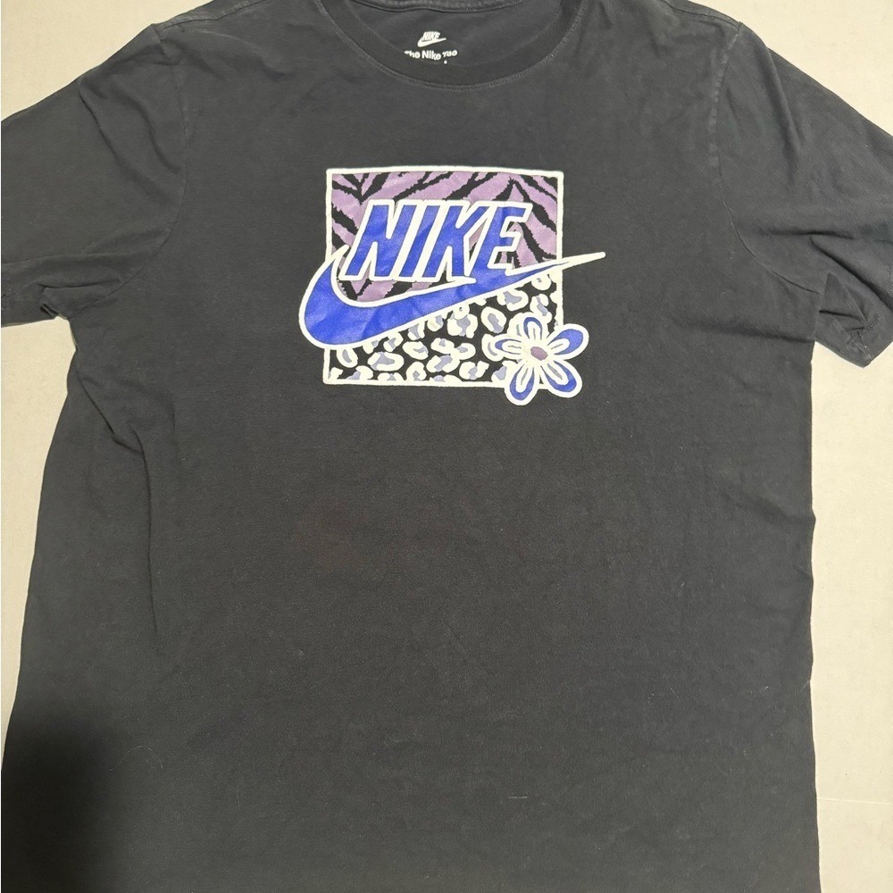 The Nike Tee, Black Pullover T-shirt, Floral Print,‎ Men's Large